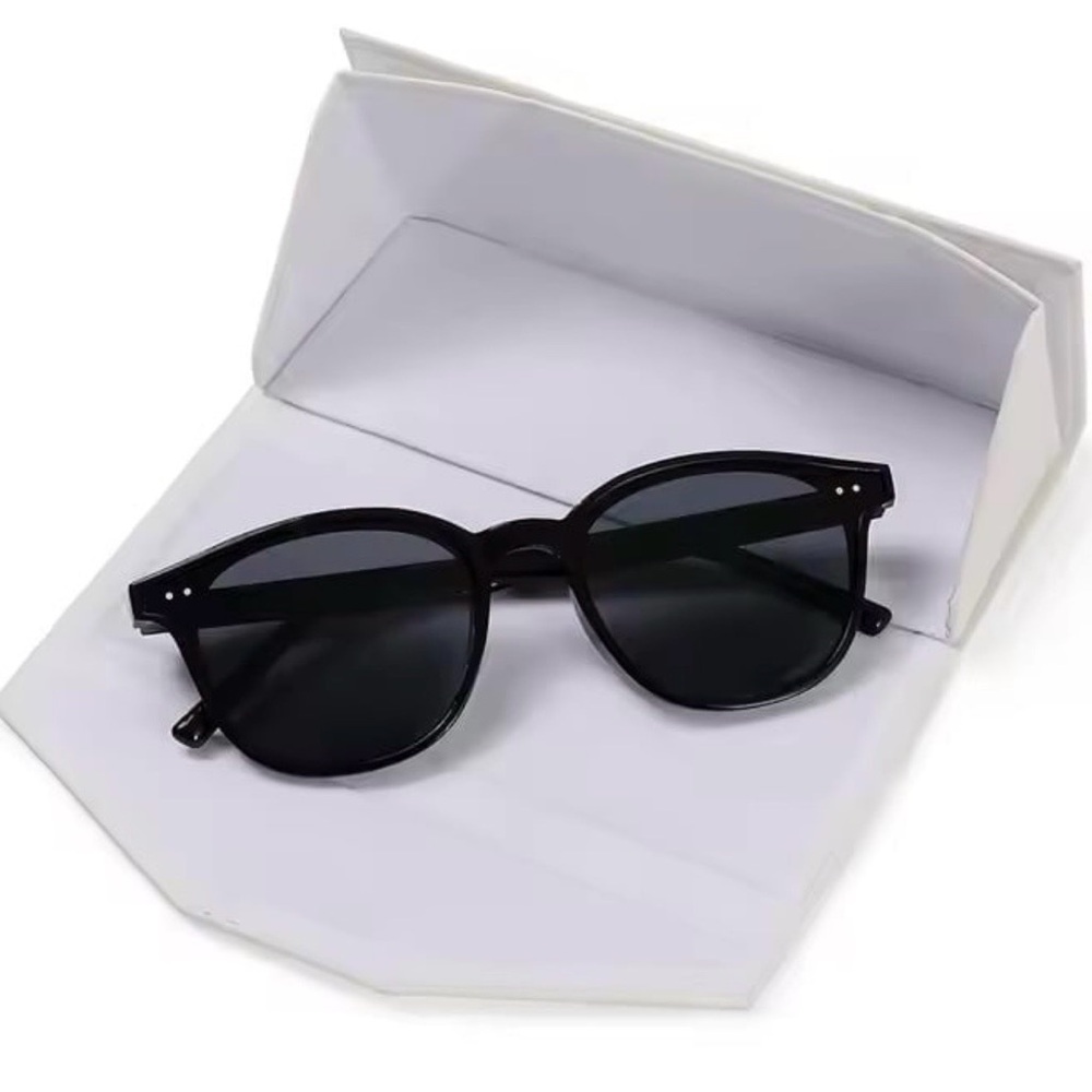 Stylish Black Sunglasses